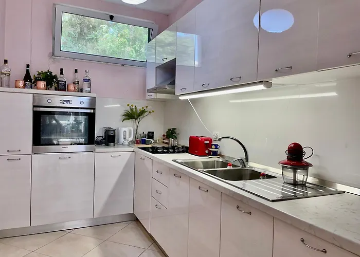 公寓 Marvi's Gated Area